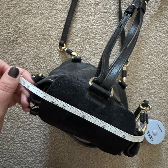 white lululemon cross body bag Everywhere Crossbody Belt 1L Lululemon Quilted Grid Belt price-200to249.99 This lululemon Crossbody Camera Size:1/2 Ounce (2-11/16